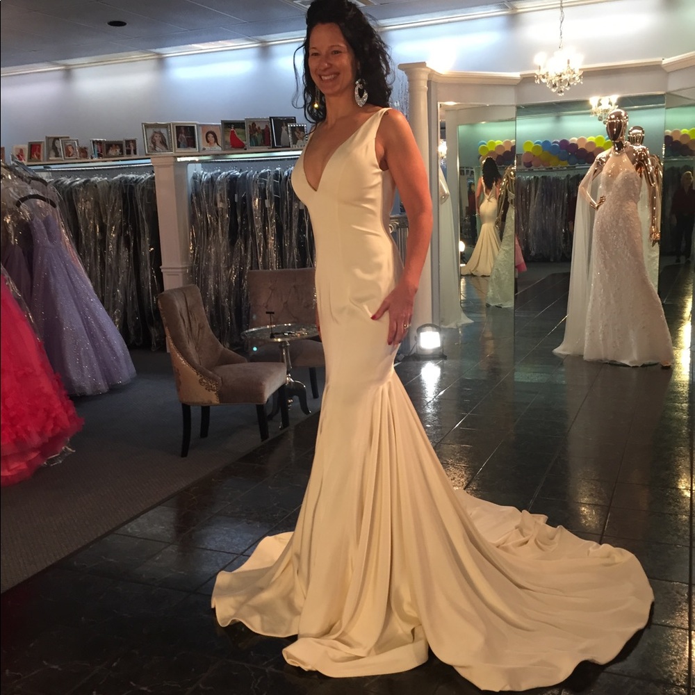 Jovani trumpet gown size 4